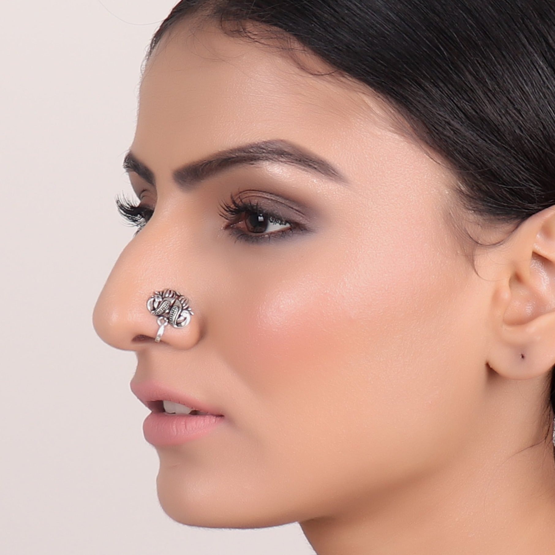 Nose pin new on sale style