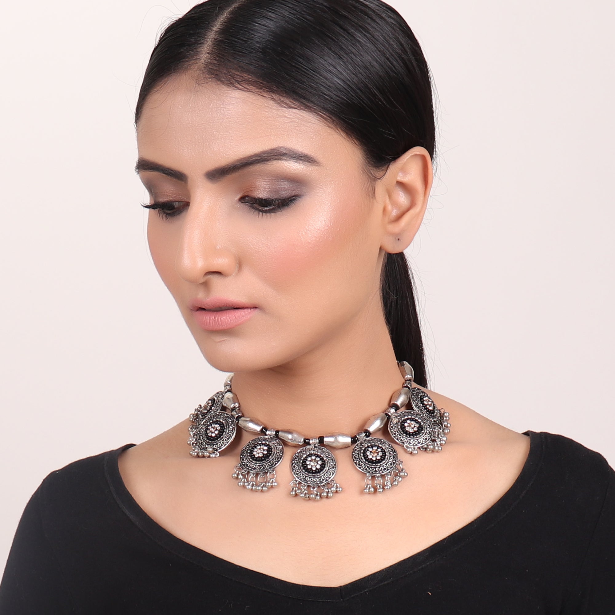 Traditional Necklace in Silver & Black hue – Cippele